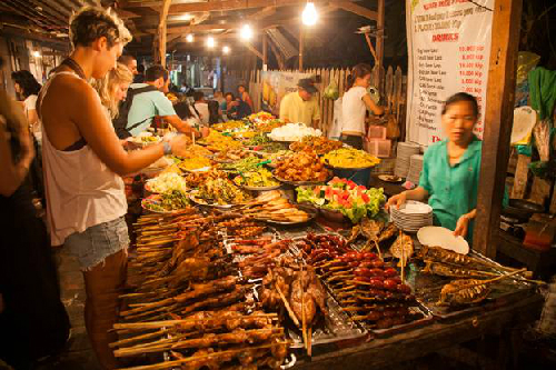 Không nên ăn gì khi đi du lịch?