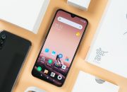 Mở hộp Xiaomi Mi 9 SE chính hãng giá 8.5 triệu